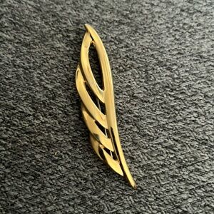 Napier Brooch Pin Signed Leaf Feather 80s